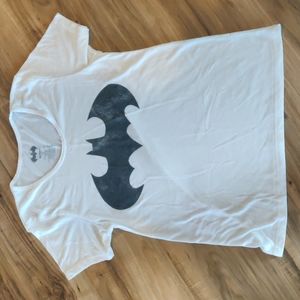 EUC Batman scoop neck t-shirt